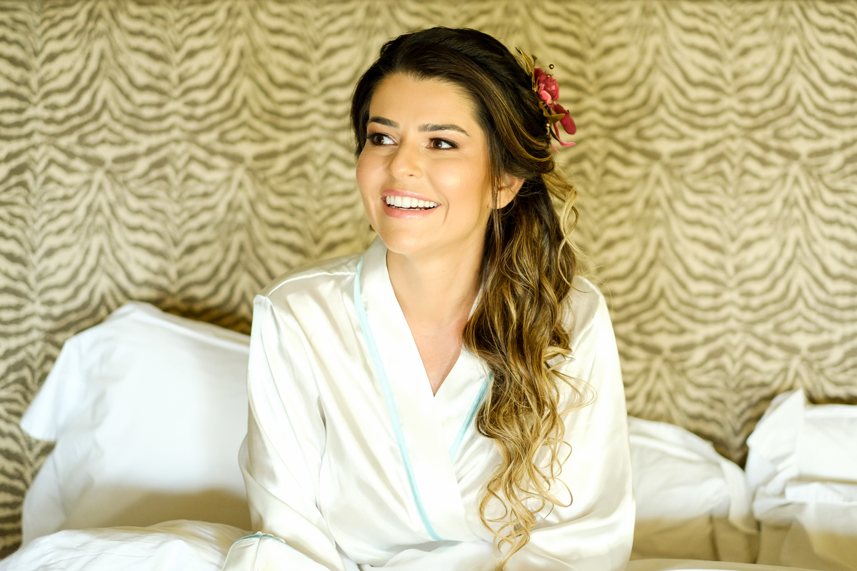 Casamento em Búzios, Fernanda Broncaoe Bruno Ibrain.  07/04/2018. No Local Brava Casa Búzios. EF CErimonial. Gabriel Queiroz Filmes - Guilherme Tonnna Fotografia - Studio 55 Beauty.  Decoração Vagalumes e Pililampos Vestido Carol Hungria. FOTO 11