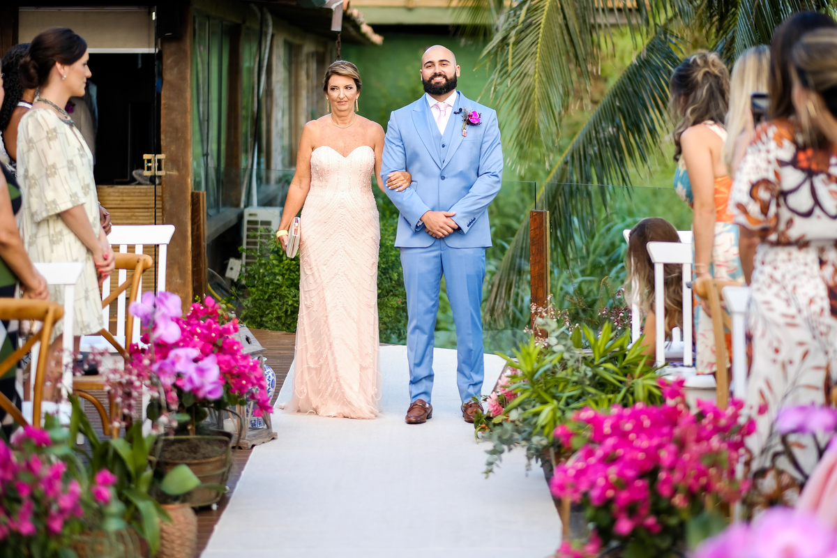 No Local Brava Casa Búzios. EF CErimonial. Gabriel Queiroz Filmes - Guilherme Tonnna Fotografia - Studio 55 Beauty.  Decoração Vagalumes e Pililampos Vestido Carol Hungria. Casamento em Búzios, Fernanda Broncaoe Bruno Ibrain.  07/04/2018. FOTO 40