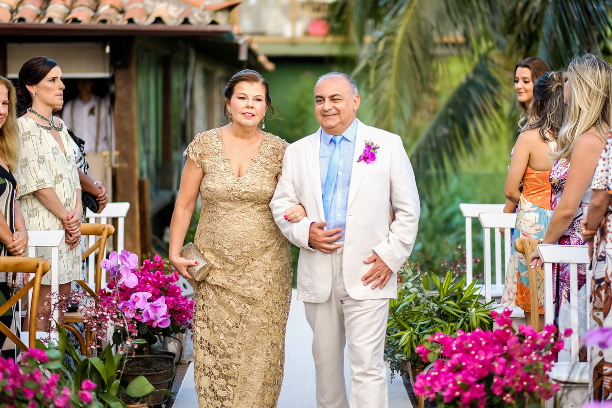 No Local Brava Casa Búzios. EF CErimonial. Gabriel Queiroz Filmes - Guilherme Tonnna Fotografia - Studio 55 Beauty.  Decoração Vagalumes e Pililampos Vestido Carol Hungria. Casamento em Búzios, Fernanda Broncaoe Bruno Ibrain.  07/04/2018. FOTO 41