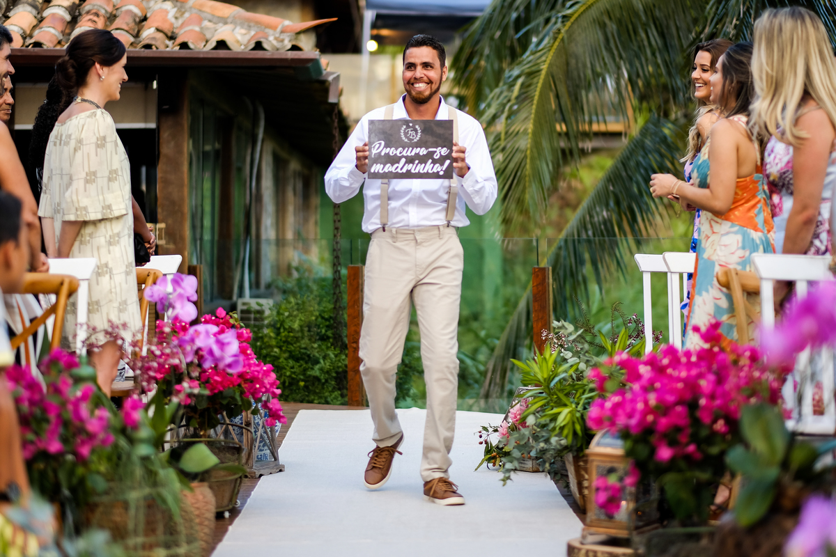 No Local Brava Casa Búzios. EF CErimonial. Gabriel Queiroz Filmes - Guilherme Tonnna Fotografia - Studio 55 Beauty.  Decoração Vagalumes e Pililampos Vestido Carol Hungria. Casamento em Búzios, Fernanda Broncaoe Bruno Ibrain.  07/04/2018. FOTO 42