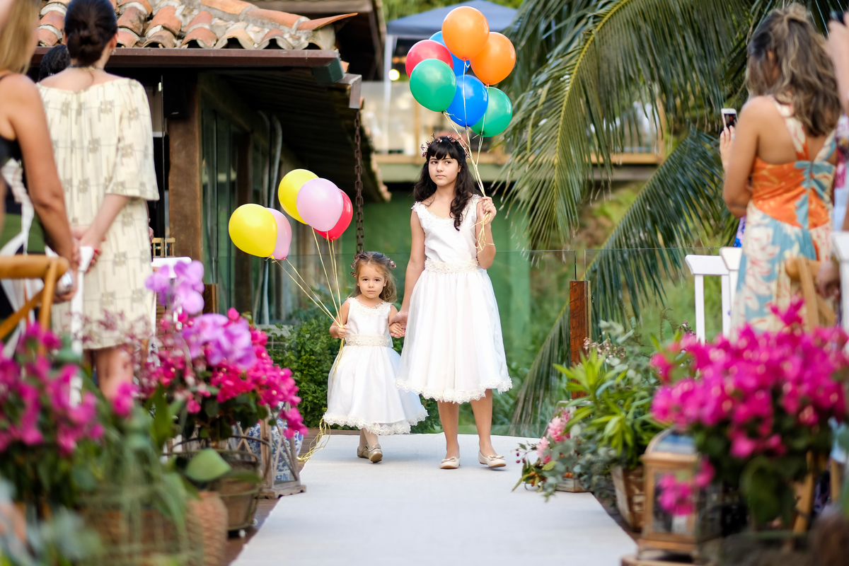 No Local Brava Casa Búzios. EF CErimonial. Gabriel Queiroz Filmes - Guilherme Tonnna Fotografia - Studio 55 Beauty.  Decoração Vagalumes e Pililampos Vestido Carol Hungria. Casamento em Búzios, Fernanda Broncaoe Bruno Ibrain.  07/04/2018. FOTO 44