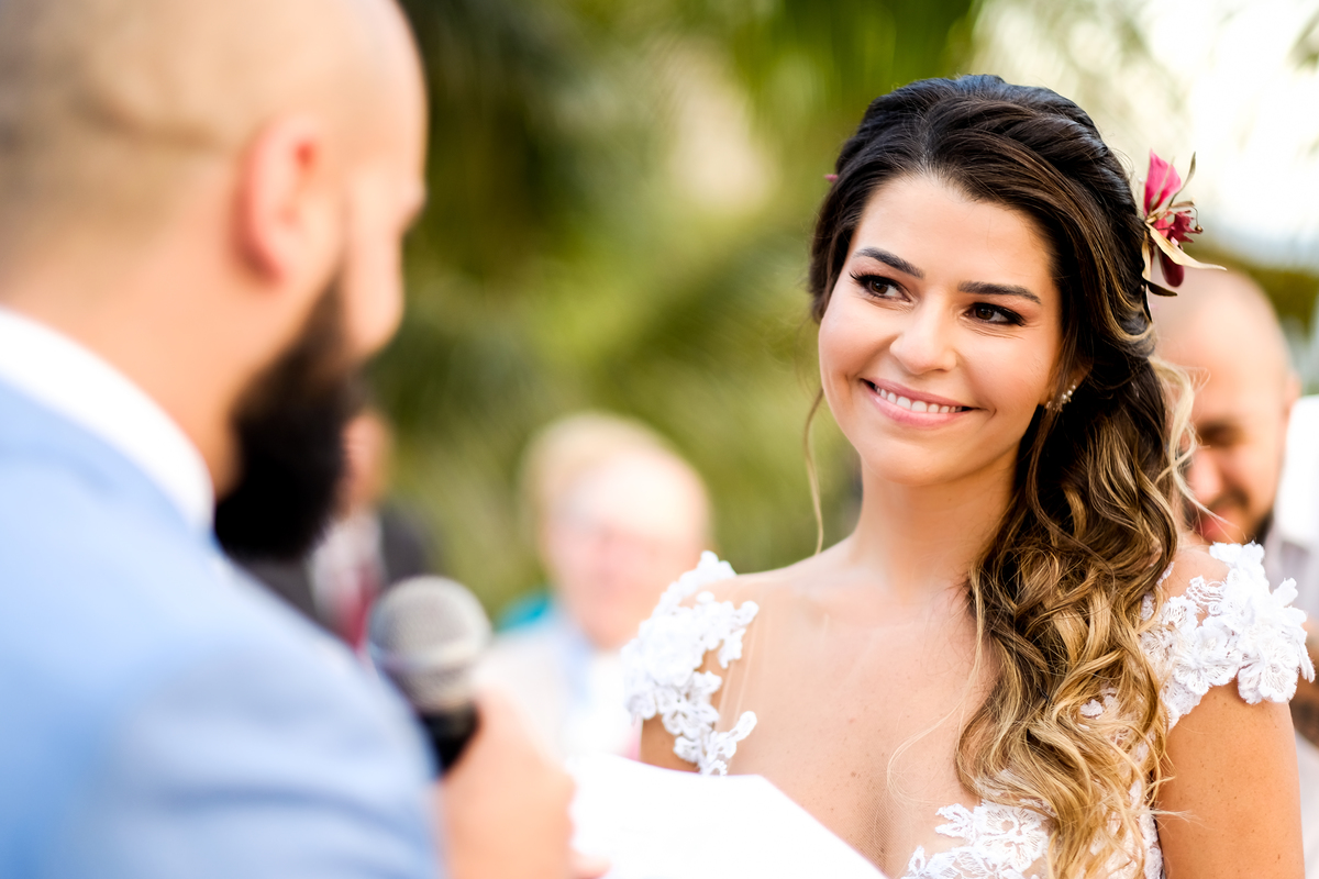No Local Brava Casa Búzios. EF CErimonial. deCORAÇÃO DA vaGALUMES E pIRILAMPOS. casamento ao ar livre com muito amor. Casamento na Praia. CArol Hungria e Francesca SArdi DJ . Filagem do Gabriel Queiroz Filmes. Foto 53