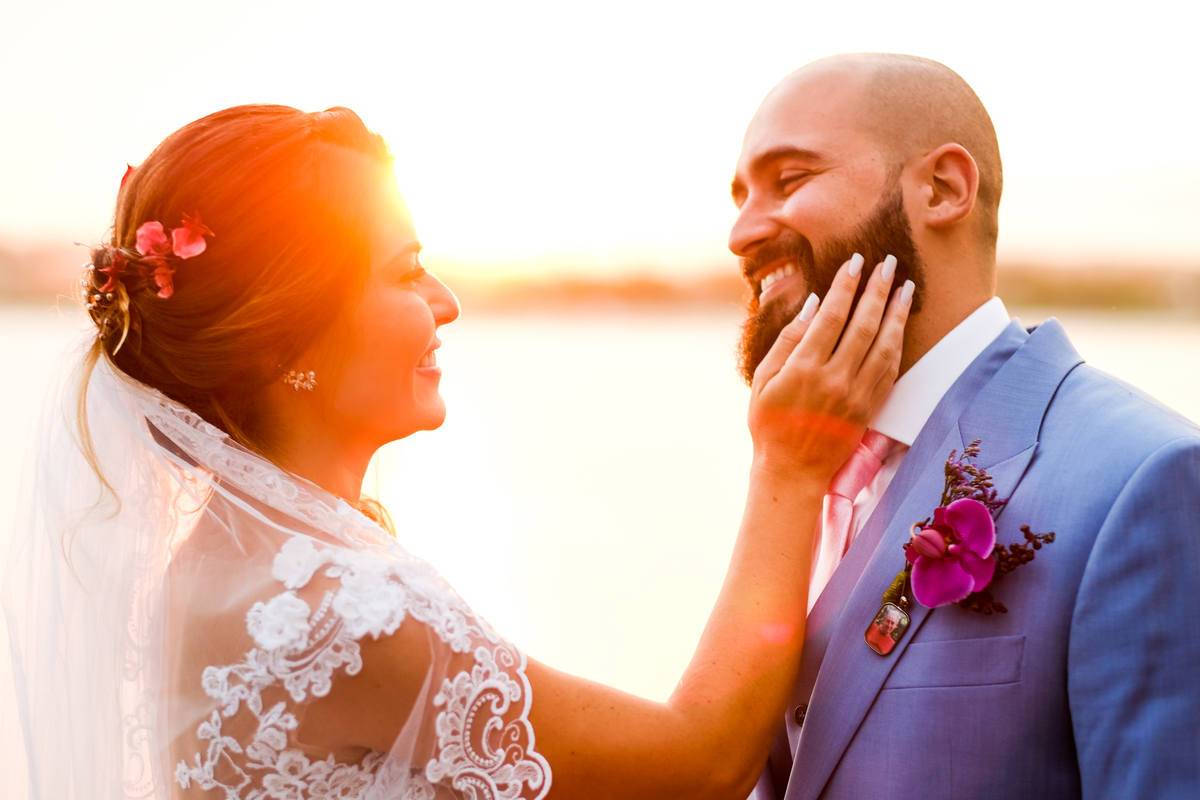 No Local Brava Casa Búzios. EF CErimonial. deCORAÇÃO DA vaGALUMES E pIRILAMPOS. casamento ao ar livre com muito amor. Casamento na Praia. CArol Hungria e Francesca SArdi DJ . Filagem do Gabriel Queiroz Filmes. Foto 63