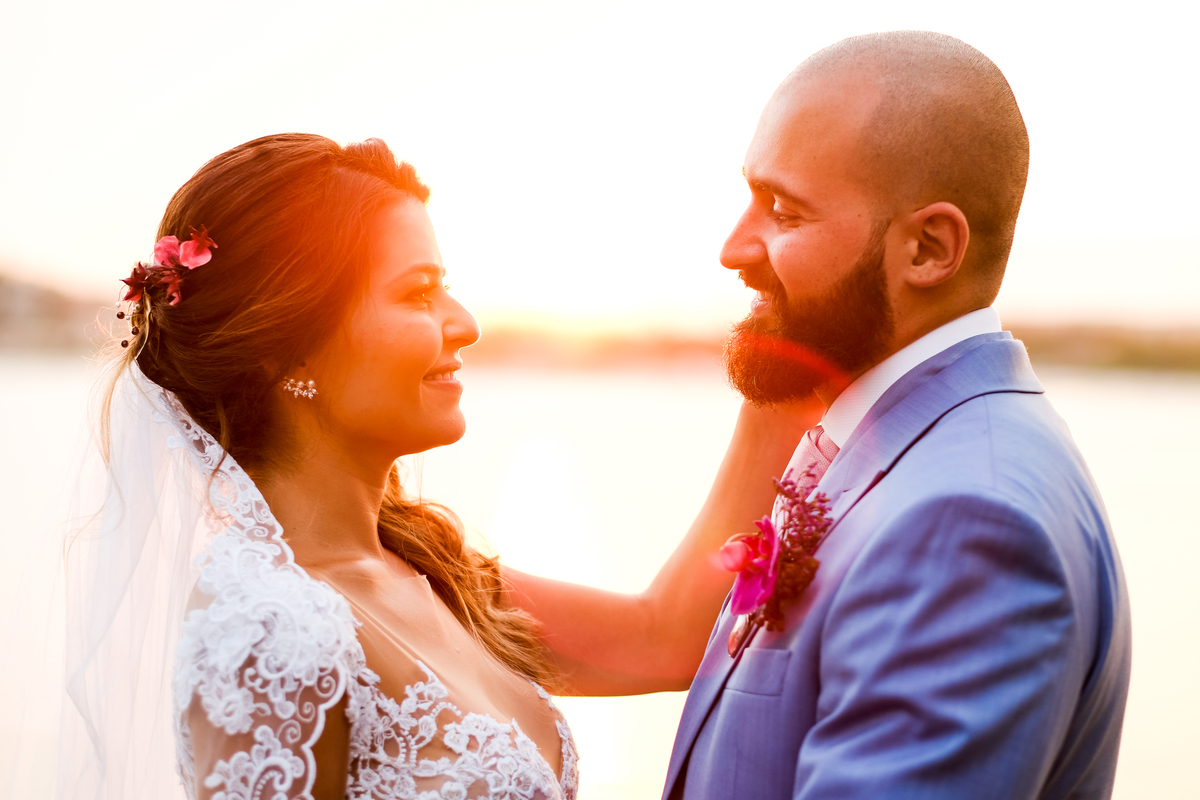 No Local Brava Casa Búzios. EF CErimonial. deCORAÇÃO DA vaGALUMES E pIRILAMPOS. casamento ao ar livre com muito amor. Casamento na Praia. CArol Hungria e Francesca SArdi DJ . Filagem do Gabriel Queiroz Filmes. Foto 65 HELP BAR