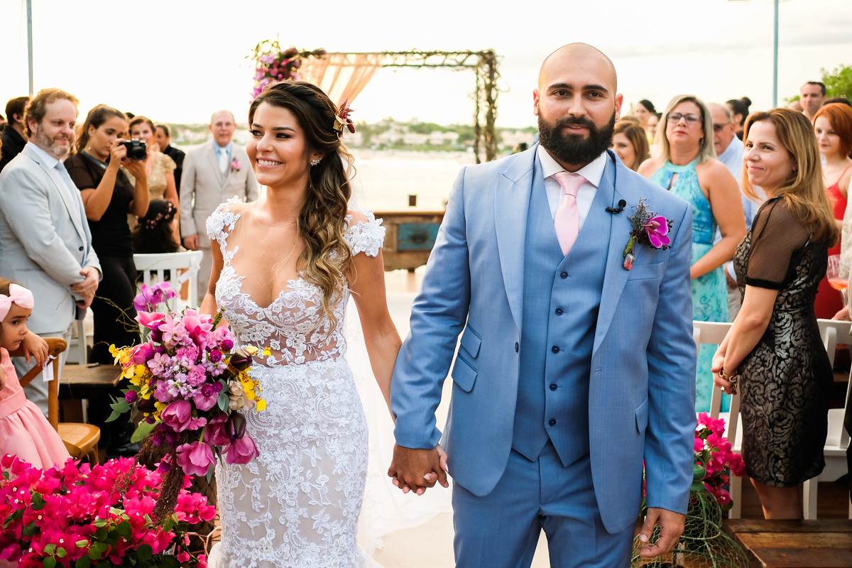 No Local Brava Casa Búzios. EF CErimonial. deCORAÇÃO DA vaGALUMES E pIRILAMPOS. casamento ao ar livre com muito amor. Casamento na Praia. CArol Hungria e Francesca SArdi DJ . Filagem do Gabriel Queiroz Filmes. Foto 57