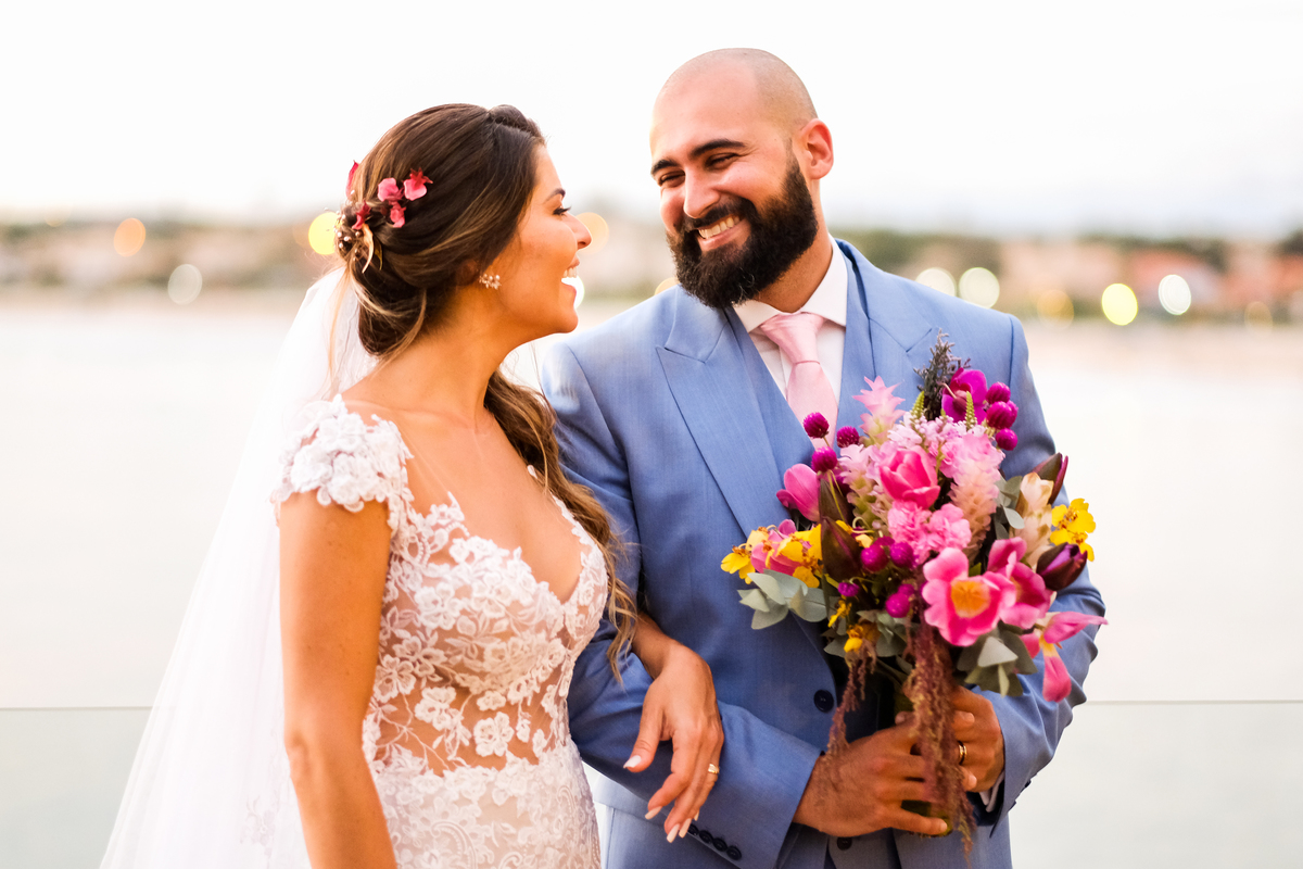 No Local Brava Casa Búzios. EF CErimonial. deCORAÇÃO DA vaGALUMES E pIRILAMPOS. casamento ao ar livre com muito amor. Casamento na Praia. CArol Hungria e Francesca SArdi DJ . Filagem do Gabriel Queiroz Filmes. Foto 60