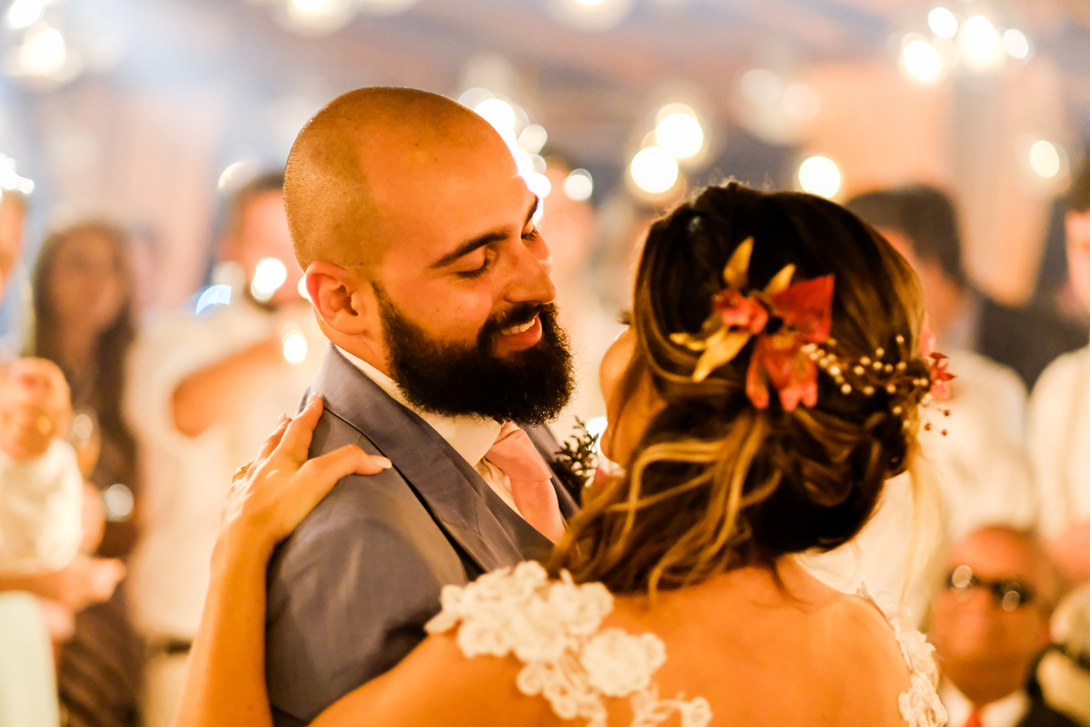 No Local Brava Casa Búzios. EF CErimonial. deCORAÇÃO DA vaGALUMES E pIRILAMPOS. casamento ao ar livre com muito amor. Casamento na Praia. CArol Hungria e Francesca SArdi DJ . Filagem do Gabriel Queiroz Filmes. Foto 70