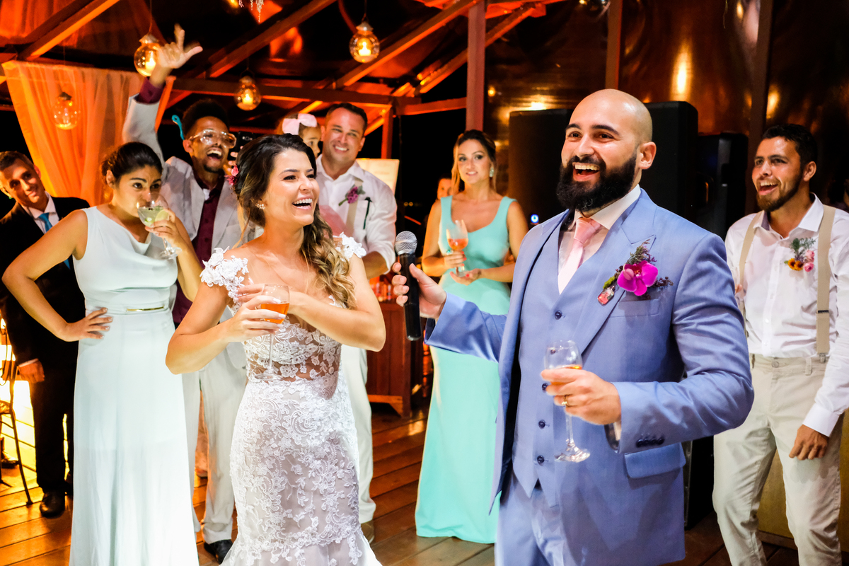 No Local Brava Casa Búzios. EF CErimonial. deCORAÇÃO DA vaGALUMES E pIRILAMPOS. casamento ao ar livre com muito amor. Casamento na Praia. CArol Hungria e Francesca SArdi DJ . Filagem do Gabriel Queiroz Filmes. Foto 72