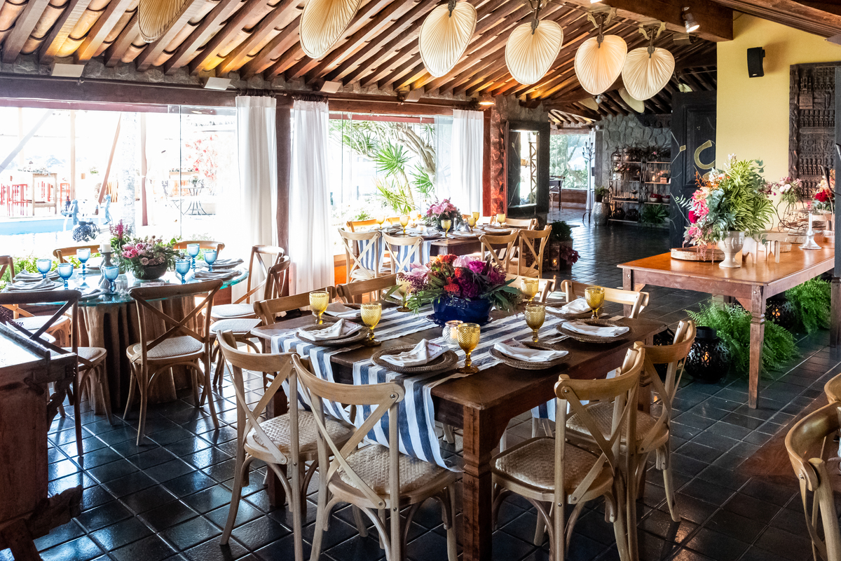 No Local Brava Casa Búzios. EF CErimonial. Gabriel Queiroz Filmes - Guilherme Tonnna Fotografia - Studio 55 Beauty.  Decoração Vagalumes e Pililampos Vestido Carol Hungria. Casamento em Búzios, Fernanda Broncaoe Bruno Ibrain.  07/04/2018. FOTO 28