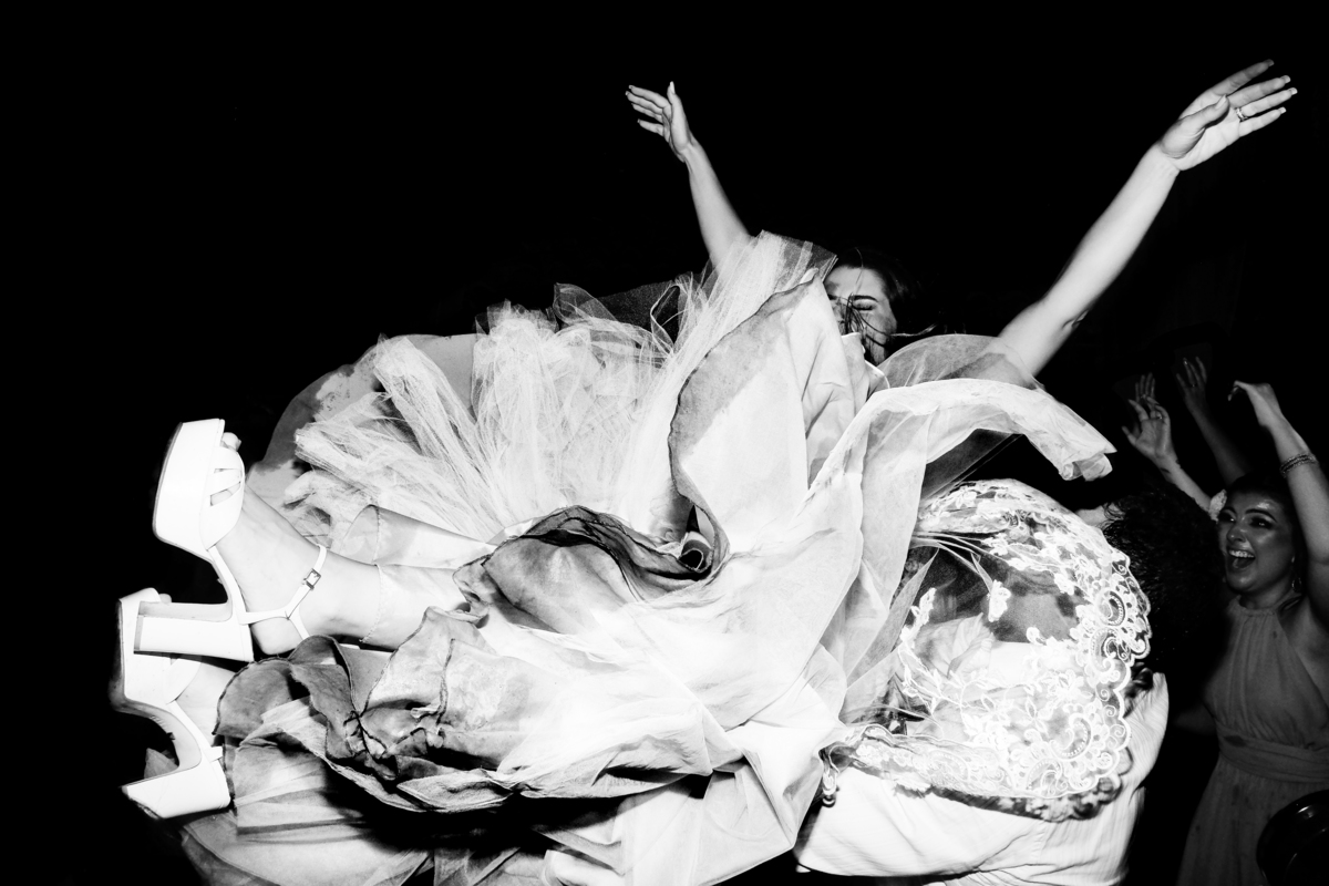 No Local Brava Casa Búzios. EF CErimonial. deCORAÇÃO DA vaGALUMES E pIRILAMPOS. casamento ao ar livre com muito amor. Casamento na Praia. CArol Hungria e Francesca SArdi DJ . Filagem do Gabriel Queiroz Filmes. Foto 82