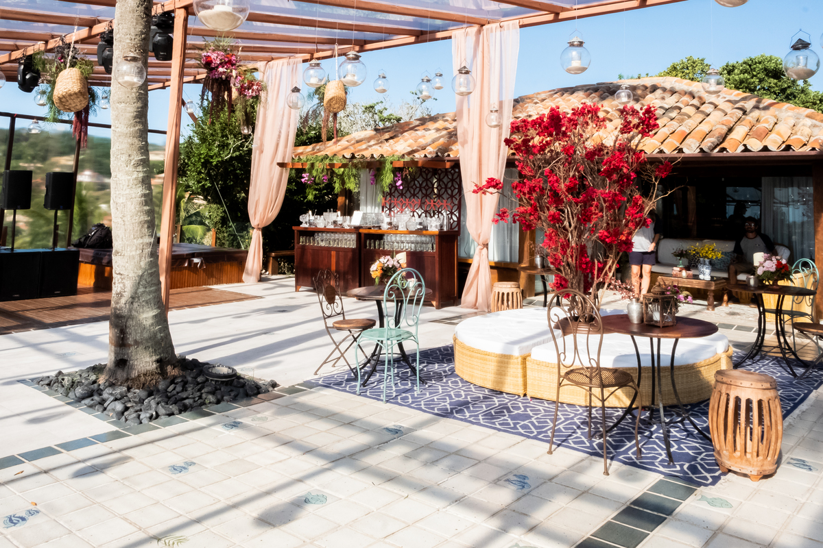 No Local Brava Casa Búzios. EF CErimonial. Gabriel Queiroz Filmes - Guilherme Tonnna Fotografia - Studio 55 Beauty.  Decoração Vagalumes e Pililampos Vestido Carol Hungria. Casamento em Búzios, Fernanda Broncaoe Bruno Ibrain.  07/04/2018. FOTO 30