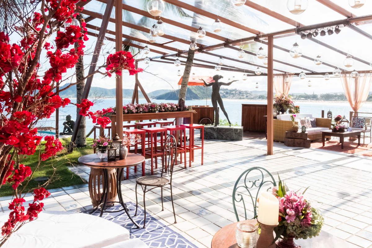 No Local Brava Casa Búzios. EF CErimonial. Gabriel Queiroz Filmes - Guilherme Tonnna Fotografia - Studio 55 Beauty.  Decoração Vagalumes e Pililampos Vestido Carol Hungria. Casamento em Búzios, Fernanda Broncaoe Bruno Ibrain.  07/04/2018. FOTO 32