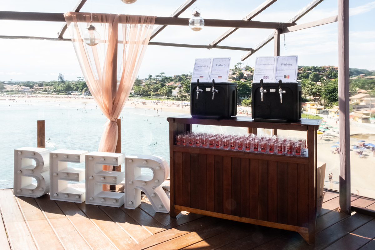 No Local Brava Casa Búzios. EF CErimonial. Gabriel Queiroz Filmes - Guilherme Tonnna Fotografia - Studio 55 Beauty.  Decoração Vagalumes e Pililampos Vestido Carol Hungria. Casamento em Búzios, Fernanda Broncaoe Bruno Ibrain.  07/04/2018. FOTO 33