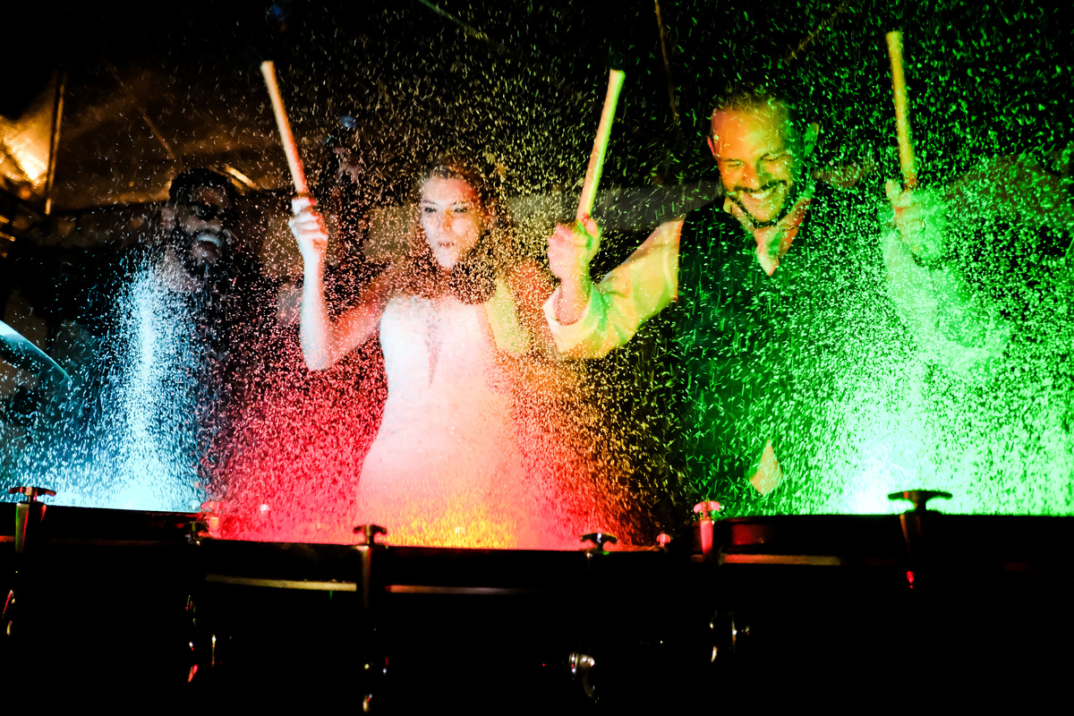 SHOW DE MUSICA ELETRONICA EM BUZIOS NO SEU CASAMENTO. O LIVE ON E A EF CERIMONIAL ORGANIZAM FESTAS INESQUECIVEIS APRA SEUS CLIENTES. NOIVOS, PENSOU EM ORGANIZAÇÃO EM BÚZIOS É ESTHER FERNANDES. FOTO 40