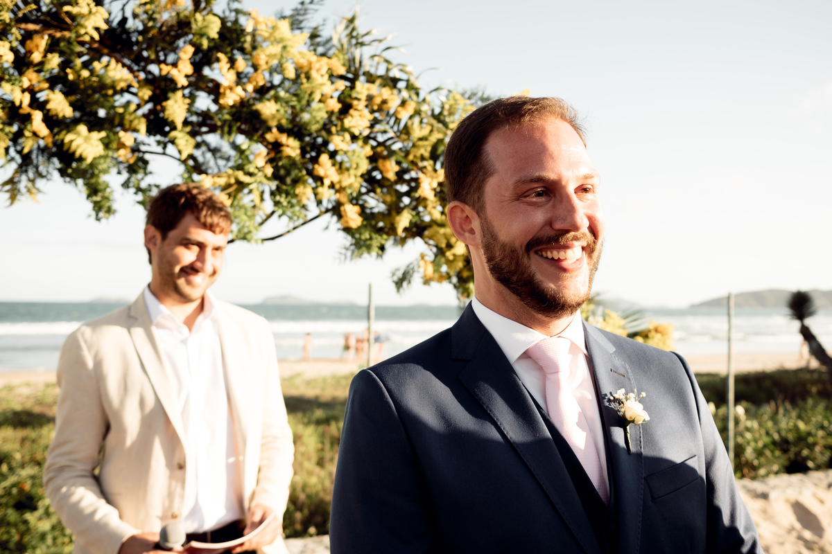 Casamento em Búzios. Mari e Rodrigo. Villa Raphael e Uniq Geribá Búzios. Fotografia Guilherme Tonna. atrações: Violive e LiveON Buzios. Decoração NB Decora e CAsarBúzios. EF CERIMONIAL -Organização de casamento na praia. FOTO CELEBRANTE BENDITO CASAMEN