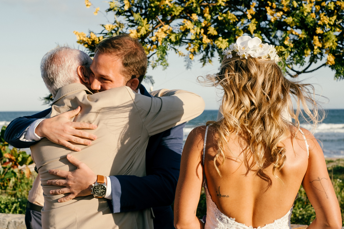 Casamento em Búzios. Mari e Rodrigo. Villa Raphael e Uniq Geribá Búzios. Fotografia Guilherme Tonna. atrações: Violive e LiveON Buzios. Decoração NB Decora e CAsarBúzios. EF CERIMONIAL -Organização de casamento na praia. FOTO 23