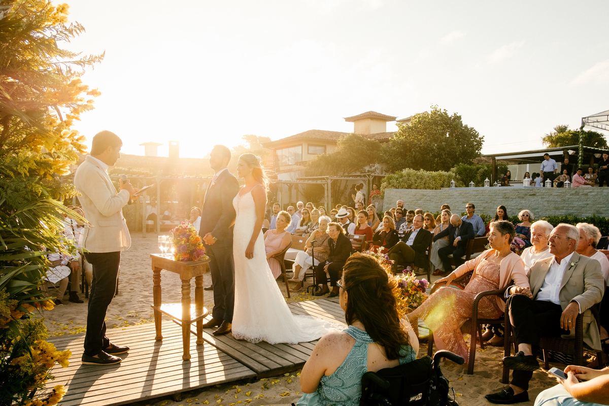 Casamento em Búzios. Mari e Rodrigo. Villa Raphael e Uniq Geribá Búzios. Fotografia Guilherme Tonna. atrações: Violive e LiveON Buzios. Decoração NB Decora e CAsarBúzios. EF CERIMONIAL -Organização de casamento na praia. FOTO 25