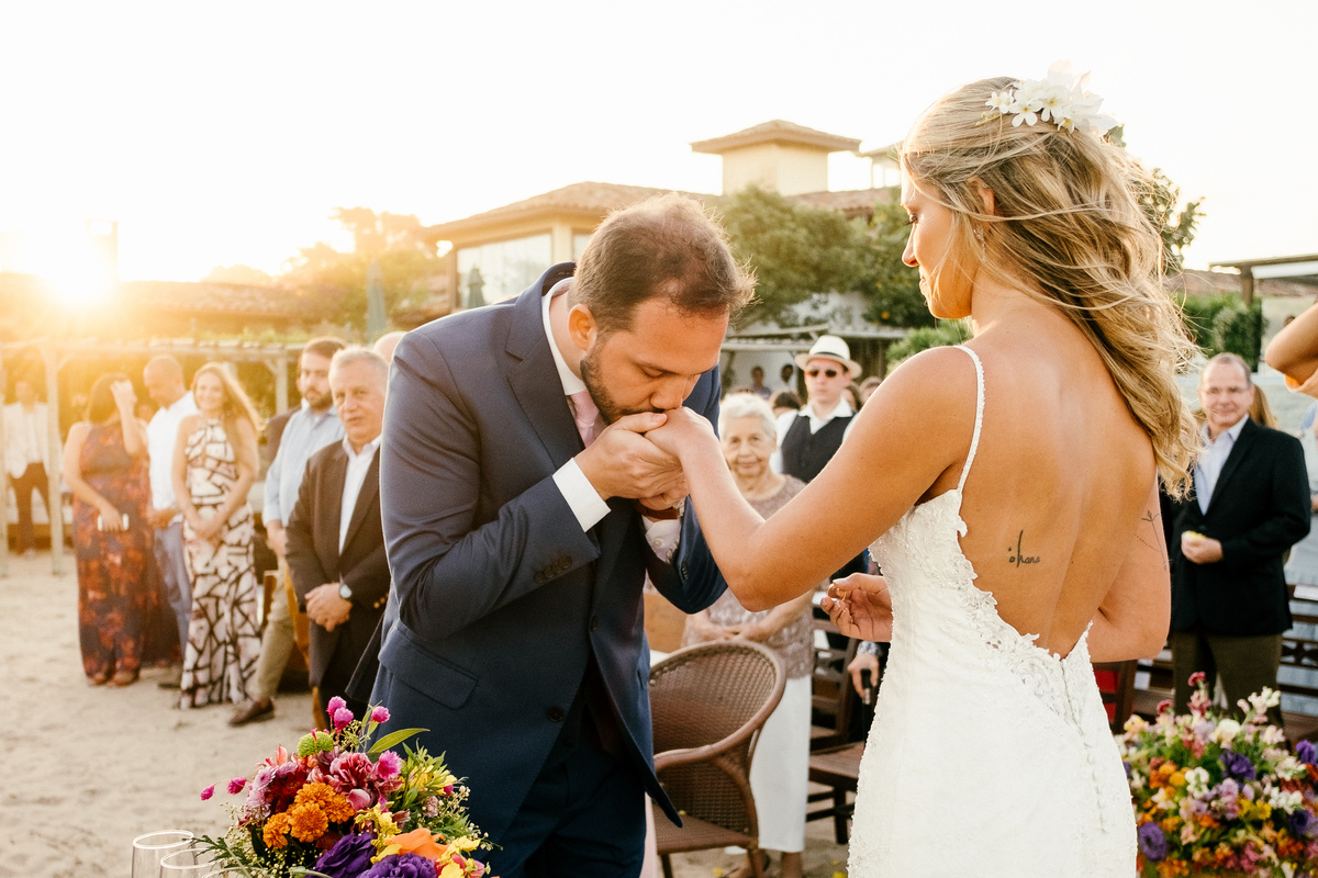 Casamento em Búzios. Mari e Rodrigo. Villa Raphael e Uniq Geribá Búzios. Fotografia Guilherme Tonna. atrações: Violive e LiveON Buzios. Decoração NB Decora e CAsarBúzios. EF CERIMONIAL -Organização de casamento na praia. FOTO 26