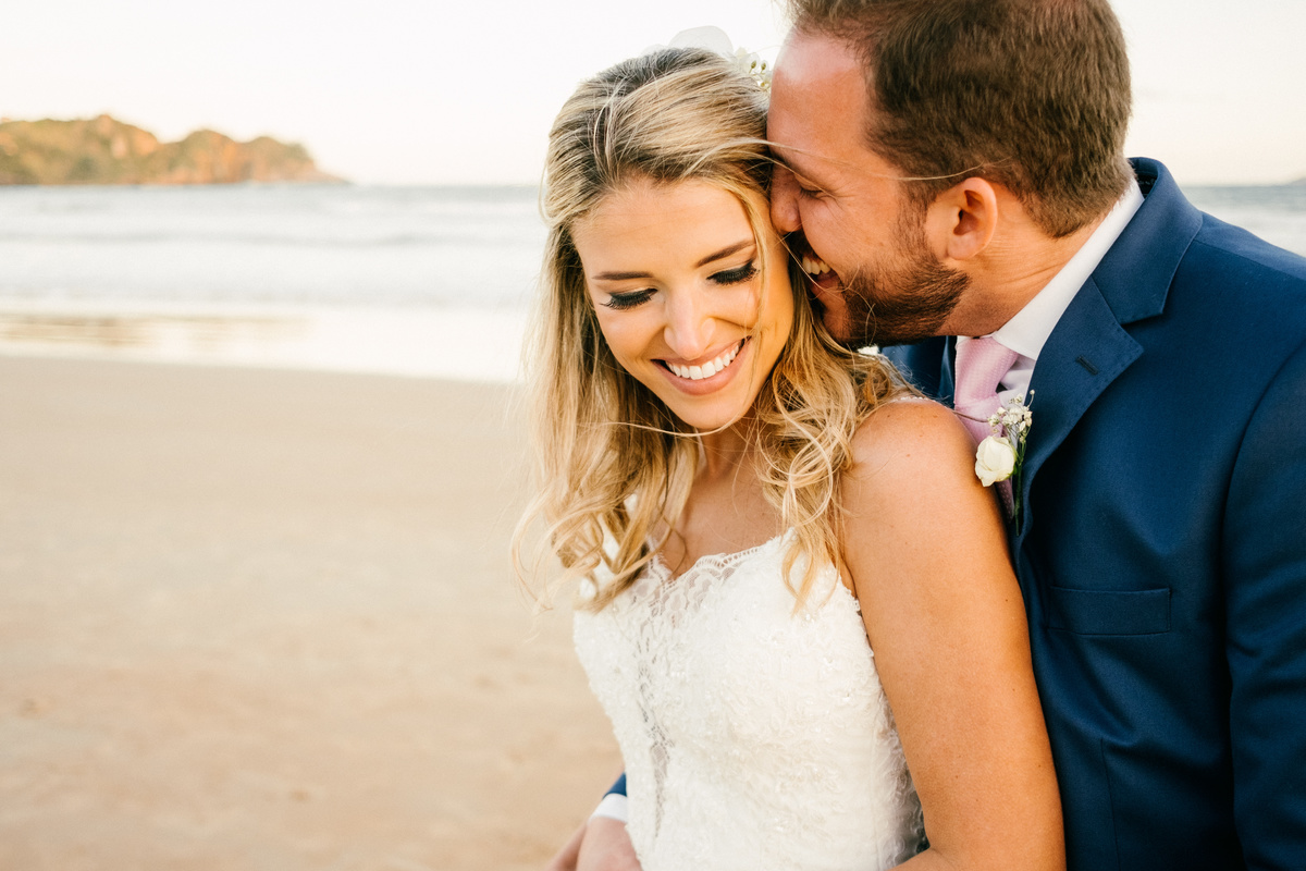 Casamento em Búzios. Mari e Rodrigo. Villa Raphael e Uniq Geribá Búzios. Fotografia Guilherme Tonna. atrações: Violive e LiveON Buzios. Decoração NB Decora e CAsarBúzios. EF CERIMONIAL -Organização de casamento na praia. FOTO 32