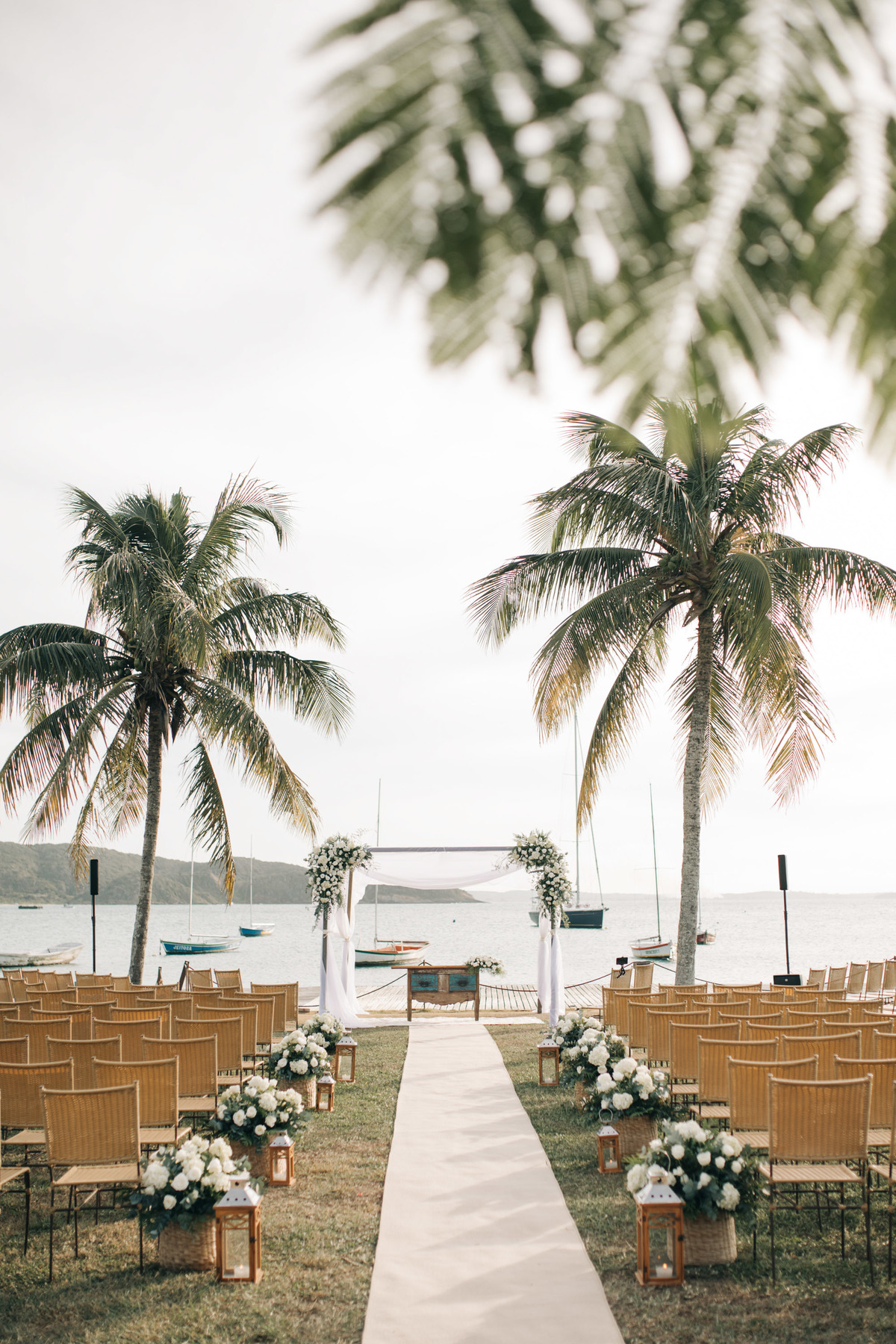 altar de frente para o mar no iate clube - buzios
