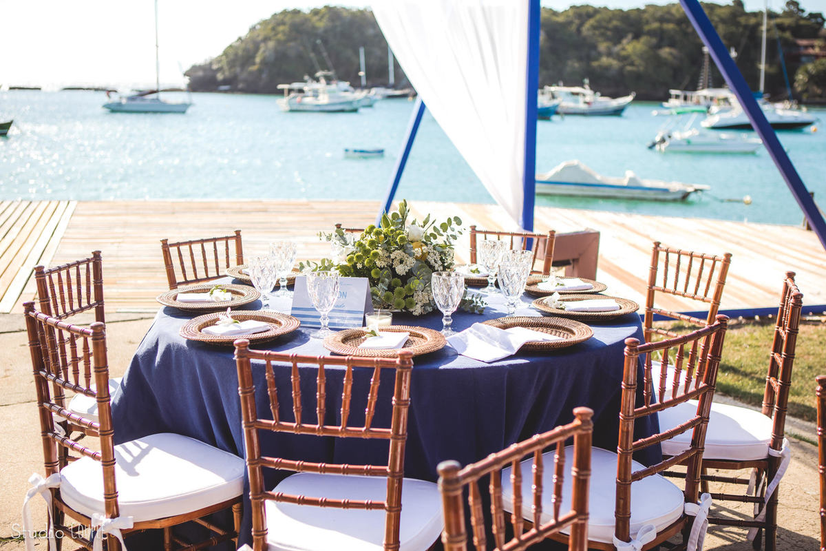 mesa redonda de casamento em buzios 