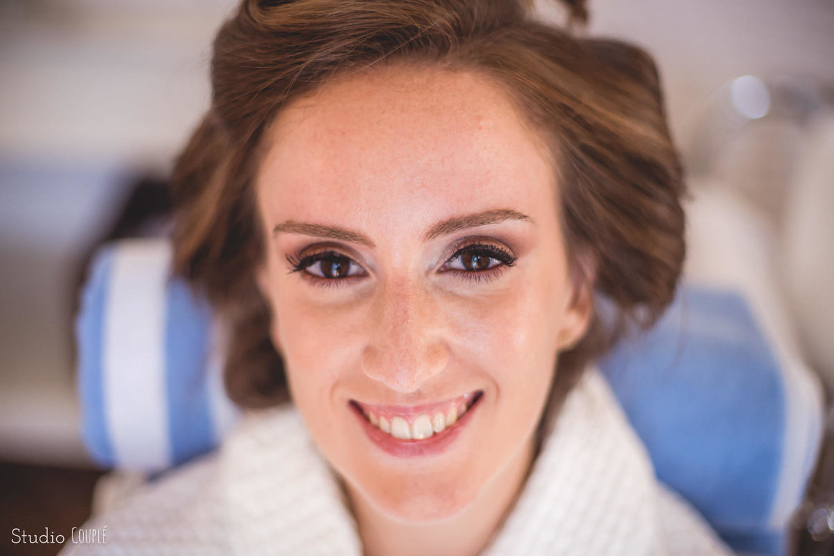 noiva em momentos de making off no iate clube em buzios 