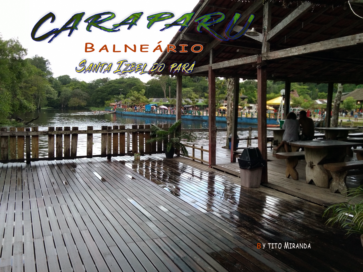 Restaurante com decoração rútica regional.