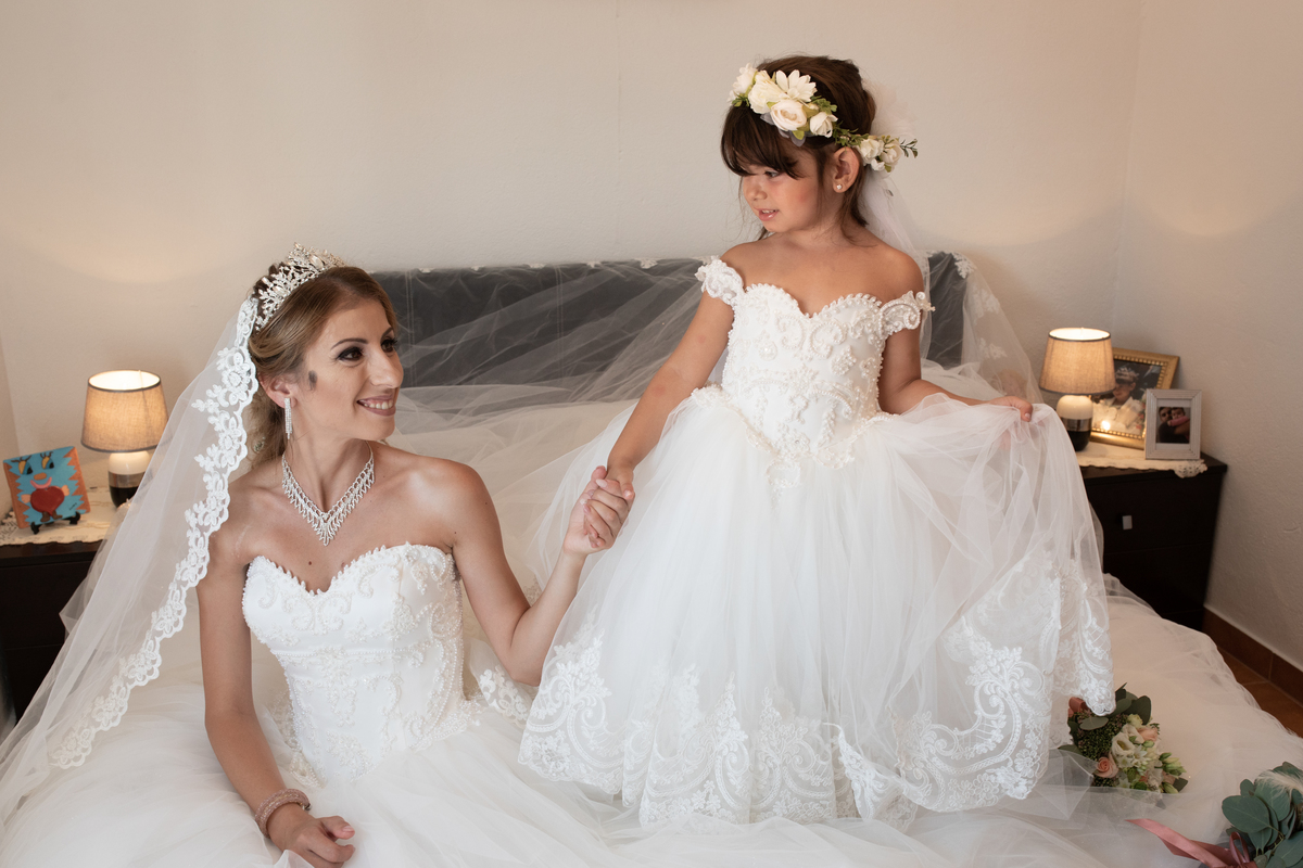 elodie-e-tiago-casamento-castelo-branco-noiva-e-filha-na-cama