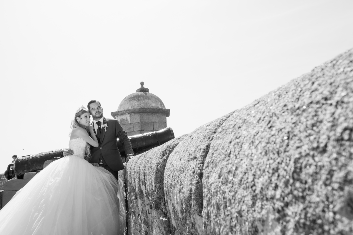 elodie-e-tiago-pos-casamento-porto-noivos-a-preto-e-branco-canhão