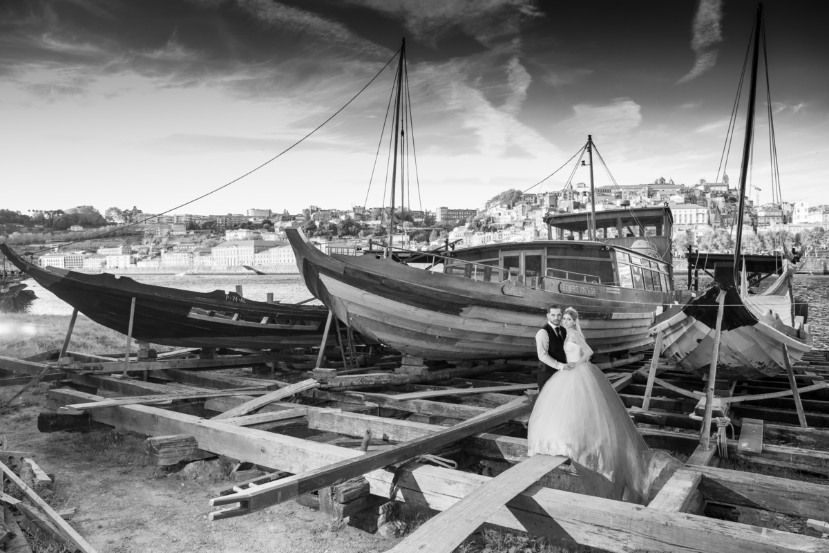 elodie-e-tiago-pos-casamento-porto-noivos-e-filha-ponte-D.Luis-a-preto-e-branco-artistic-photo