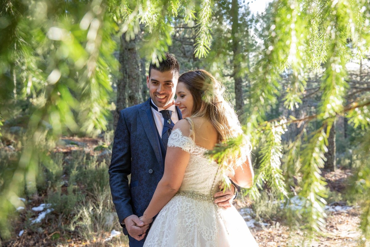 luisa-e-tiago-sessao-fotografica-pos-casamento-covao-dametade-noivos-desprevenidos-atraves-dos-ramos