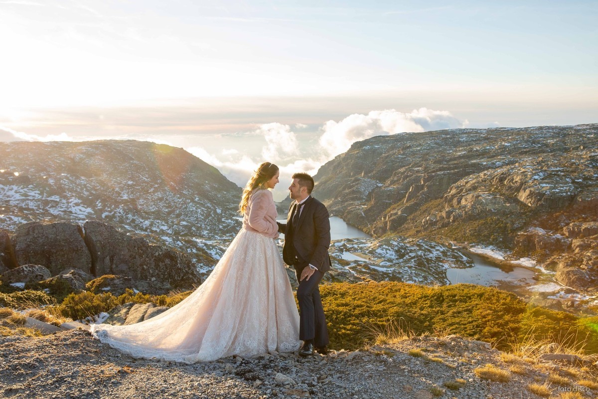 luisa-e-tiago-sessao-fotografica-pos-casamento-noivos-topo-serra-da-estrela