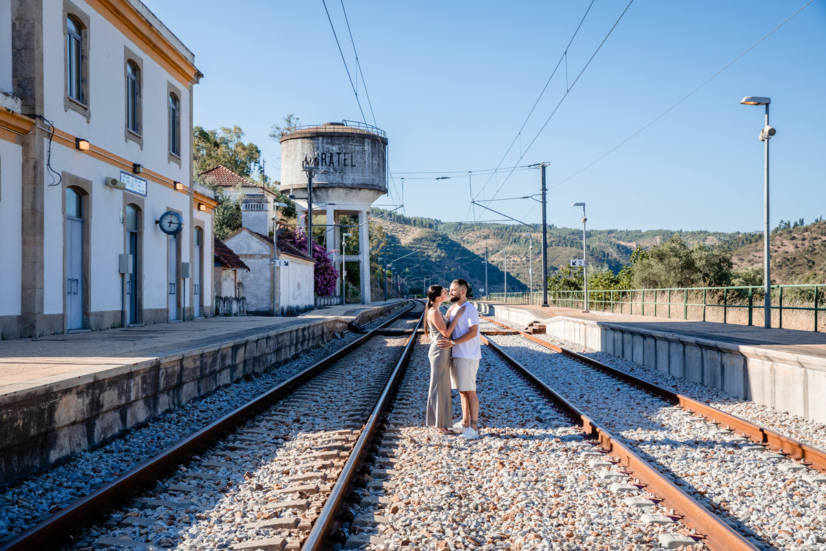 sessao-solteiros-noiva-noivo-linha-de-comboio-fratel