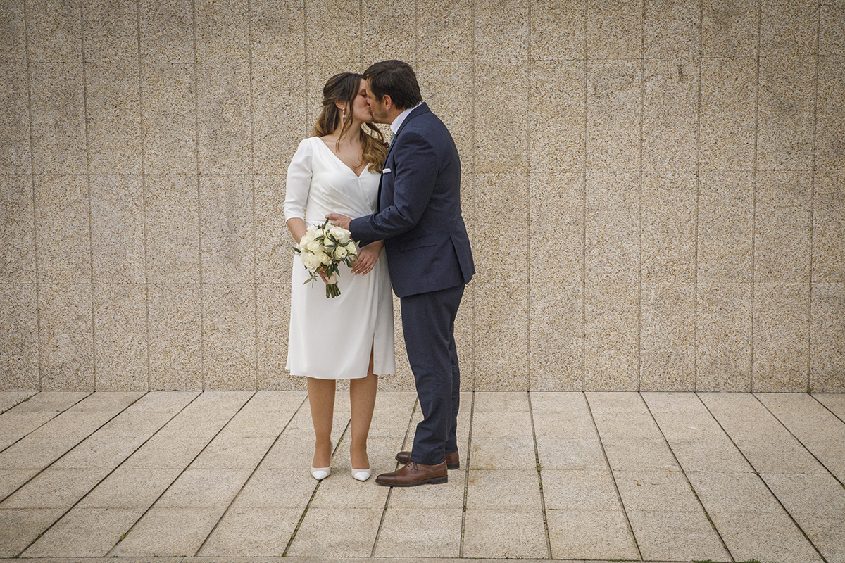 O mesmo momento, mas agora selado com um beijo.