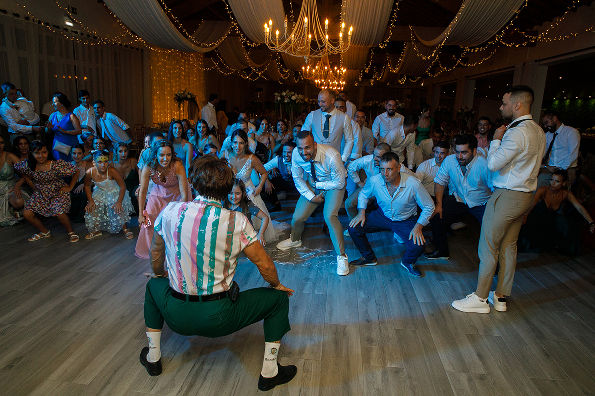 Igual à foto anterior, mas agora com uma luz azul que dá outro ambiente ao momento.