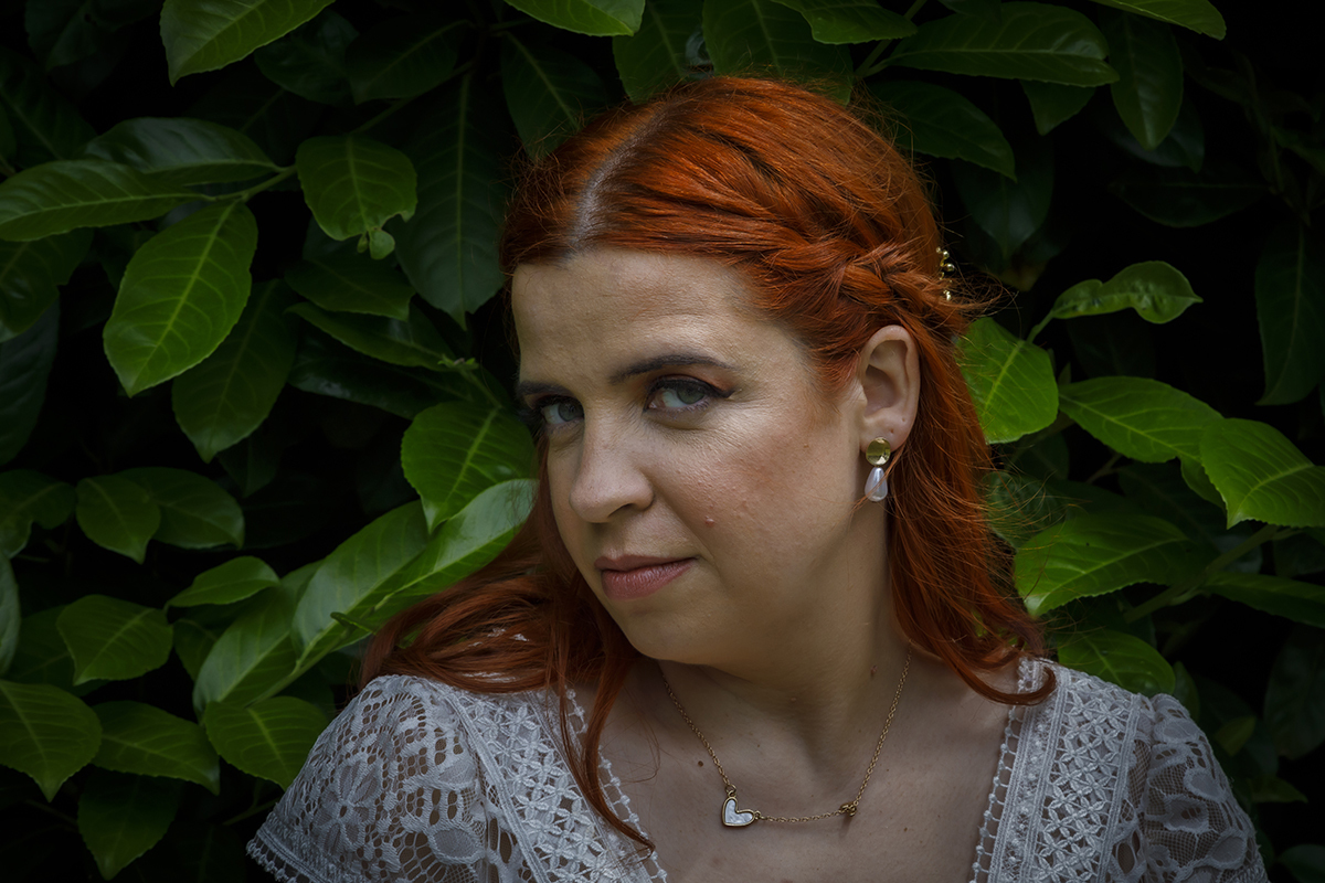 monica uma noiva com um olhar muito sedutor