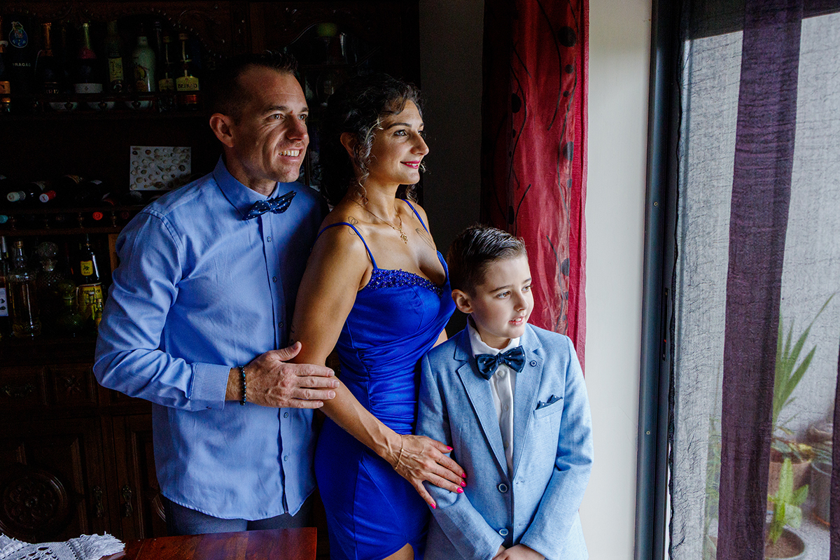 Momento de cumplicidade entre pai e filho na manhã do batizado do Salvador em Carregal do Sal.