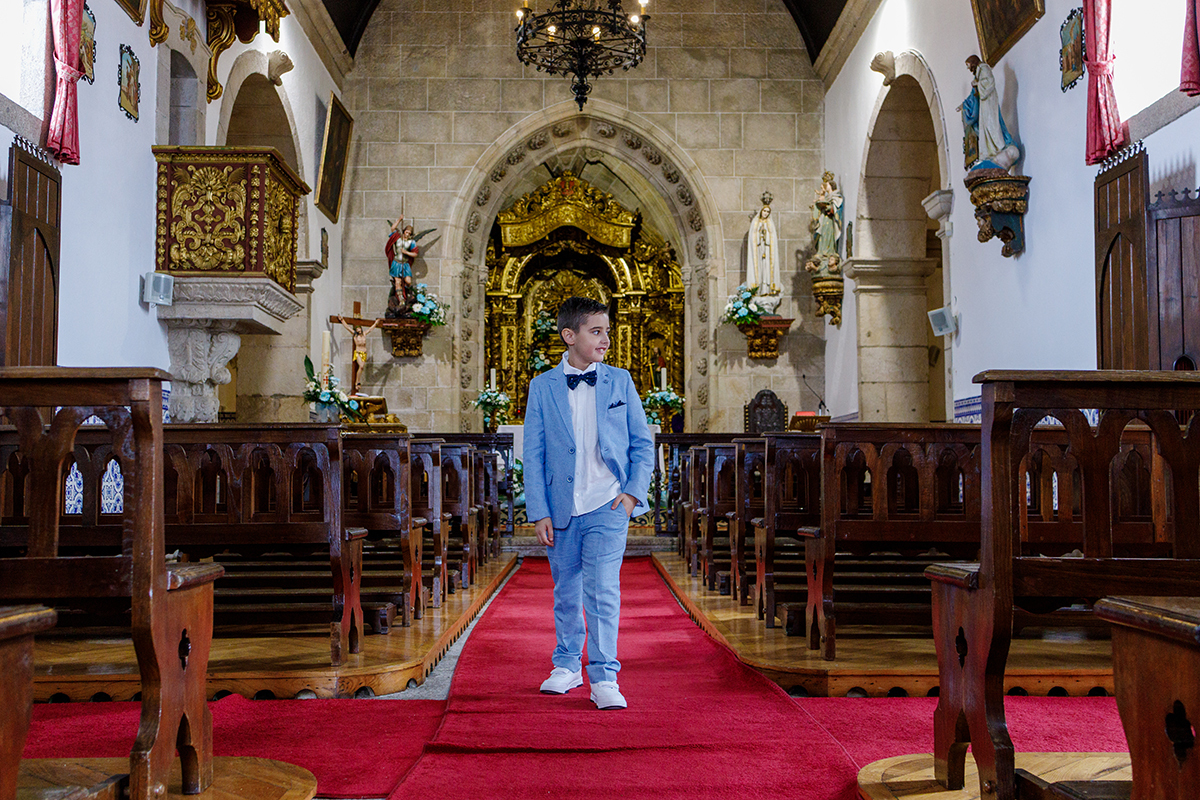 Saída da igreja do Salvador e família após a cerimónia em Carregal do Sal e ainda dentro da magnifica igreja