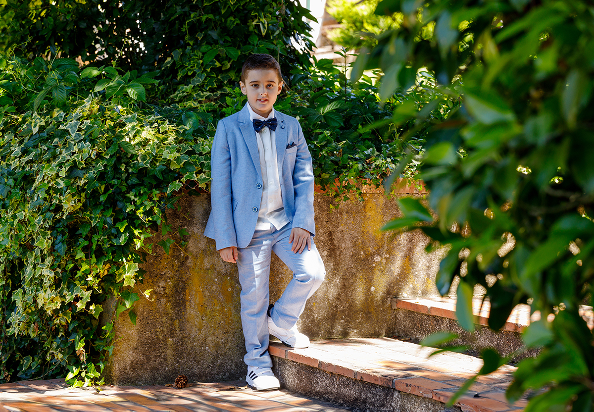 O Salvador a explorar os extensos jardins da Quinta da Boiça, enquadrado pela natureza de Viseu, por ricardo-coimbra-fotografo.