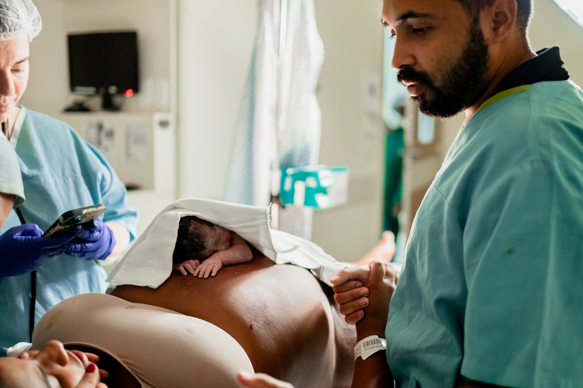 Parto maternidade Santa Lúcia, Fotografa de parto rio de janeiro, parto normal humanizado, Parto natural, nascimento, foto, fotografia, rio de janeiro, rj, li marques fotografia, golden hour, hora de ouro, cordão umbilical curto