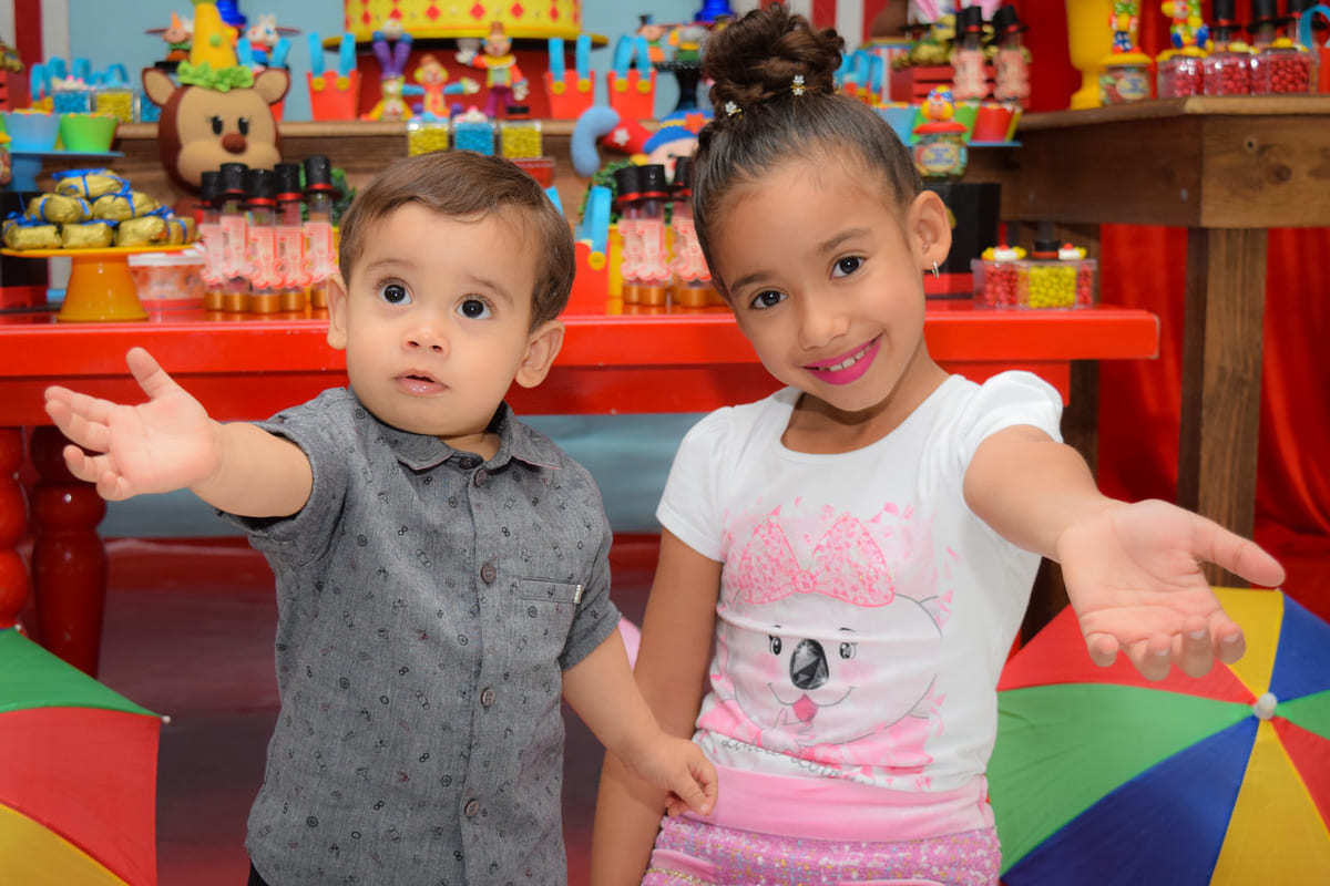 Li Marques fotógrafa, fotógrafa Uberlândia, fotografa, fotografo de aniversário, festa infantil, festa circo, festa de 1 ano, aniversario de um ano.