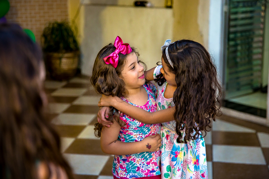 foto-abraço-de-criança