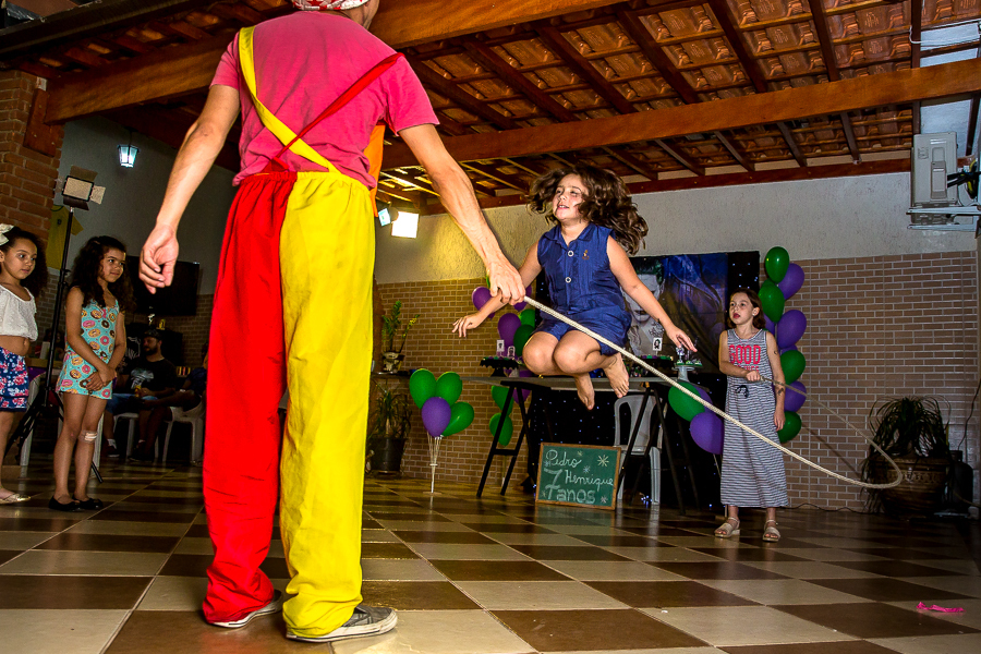foto-criança-pulando-corda