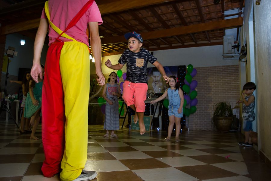 foto-criança-pulando-corda