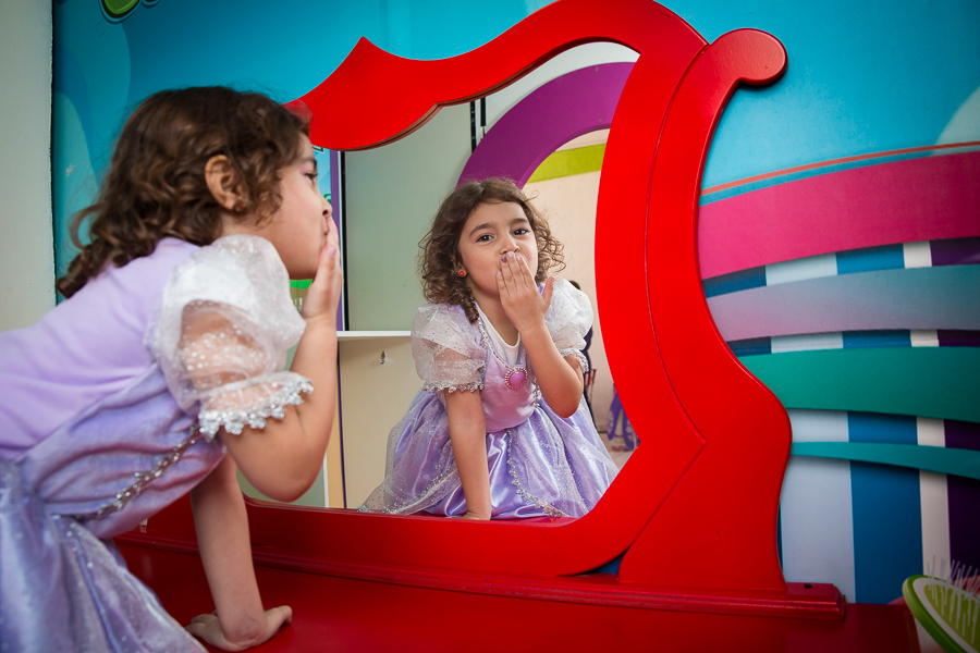 foto-criança-mandando-beijo