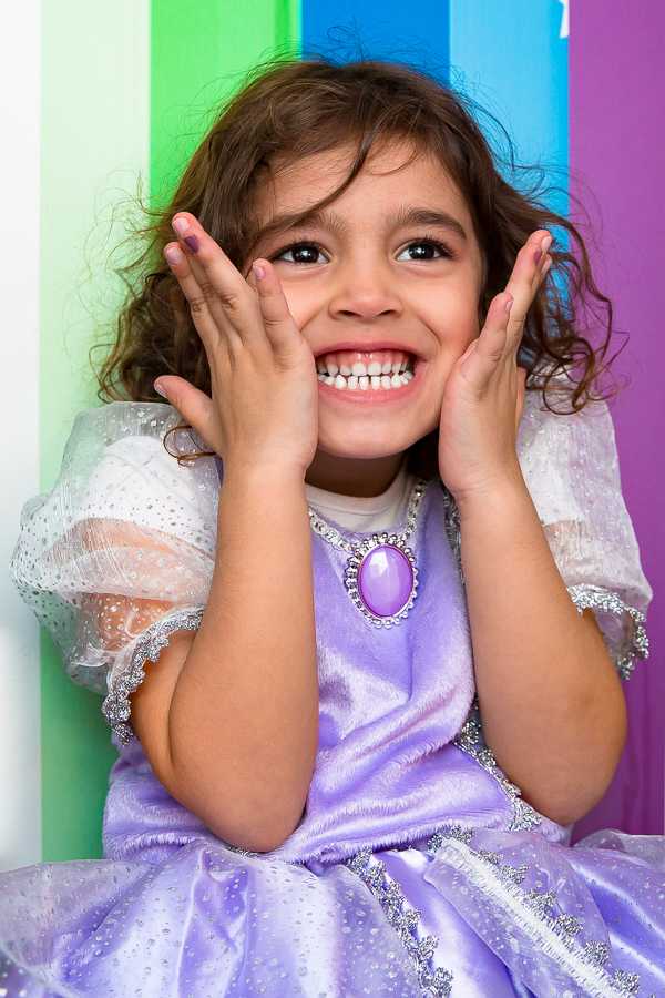 foto-menina-alegre-sorrindo