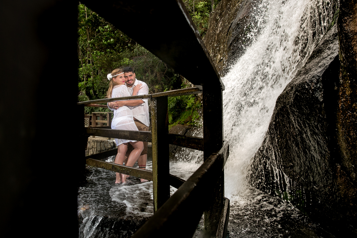 foto-ensaio-de-casal-na-praia-iporanga-guaruja