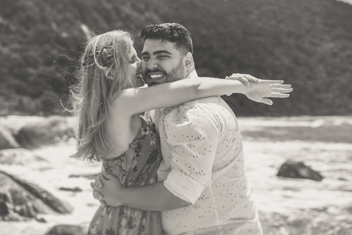 foto-ensaio-de-casal-na-praia-iporanga-guaruja