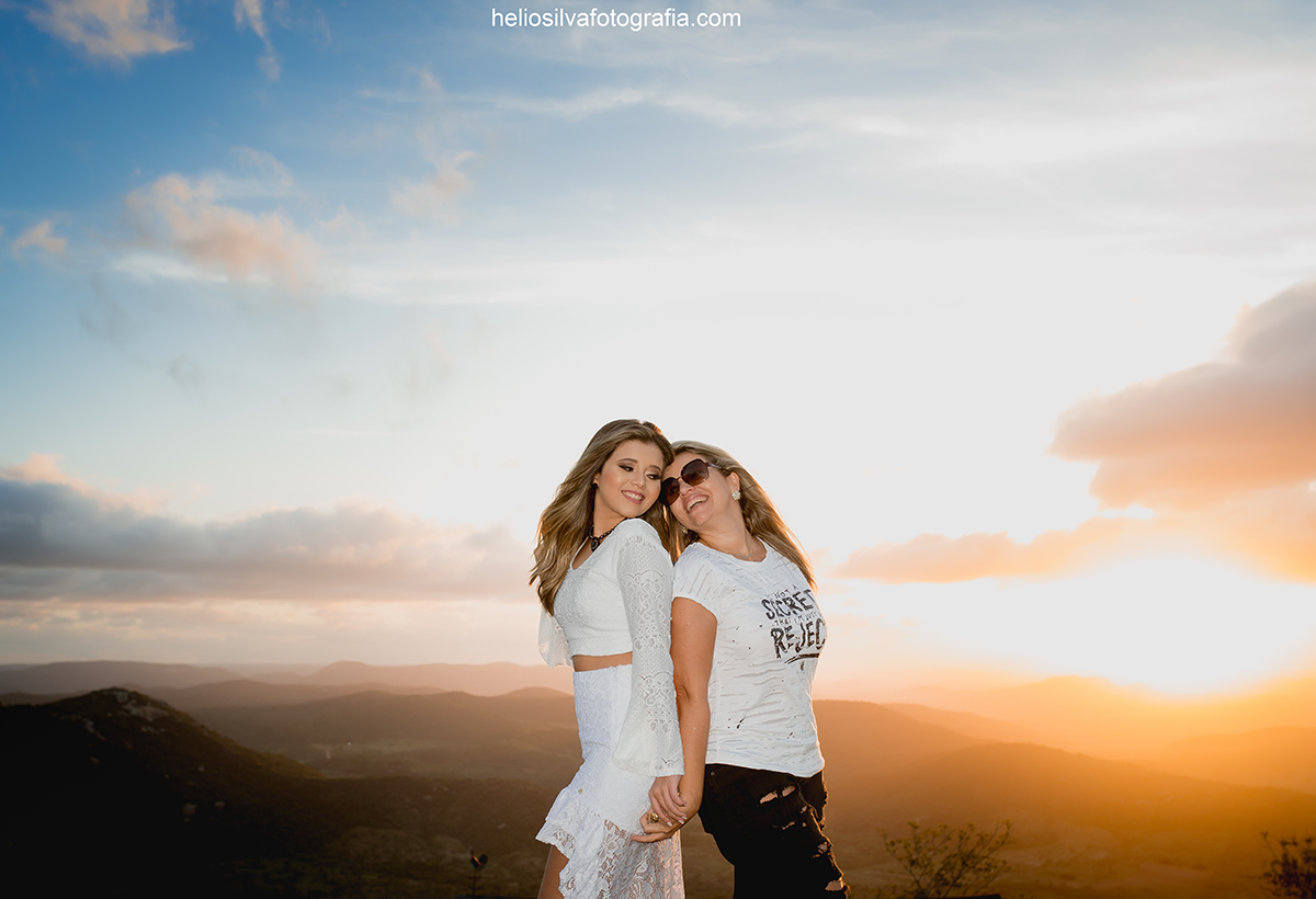 Debutante, esaio de 15 anos, Monte das Gameleiras, ensaio de debutante, 15 anos, ensaio externo, vestido de debutante, ensaio lindo de 15 , #debut , Helio Silva Fotografia mãe e filha, por do sol