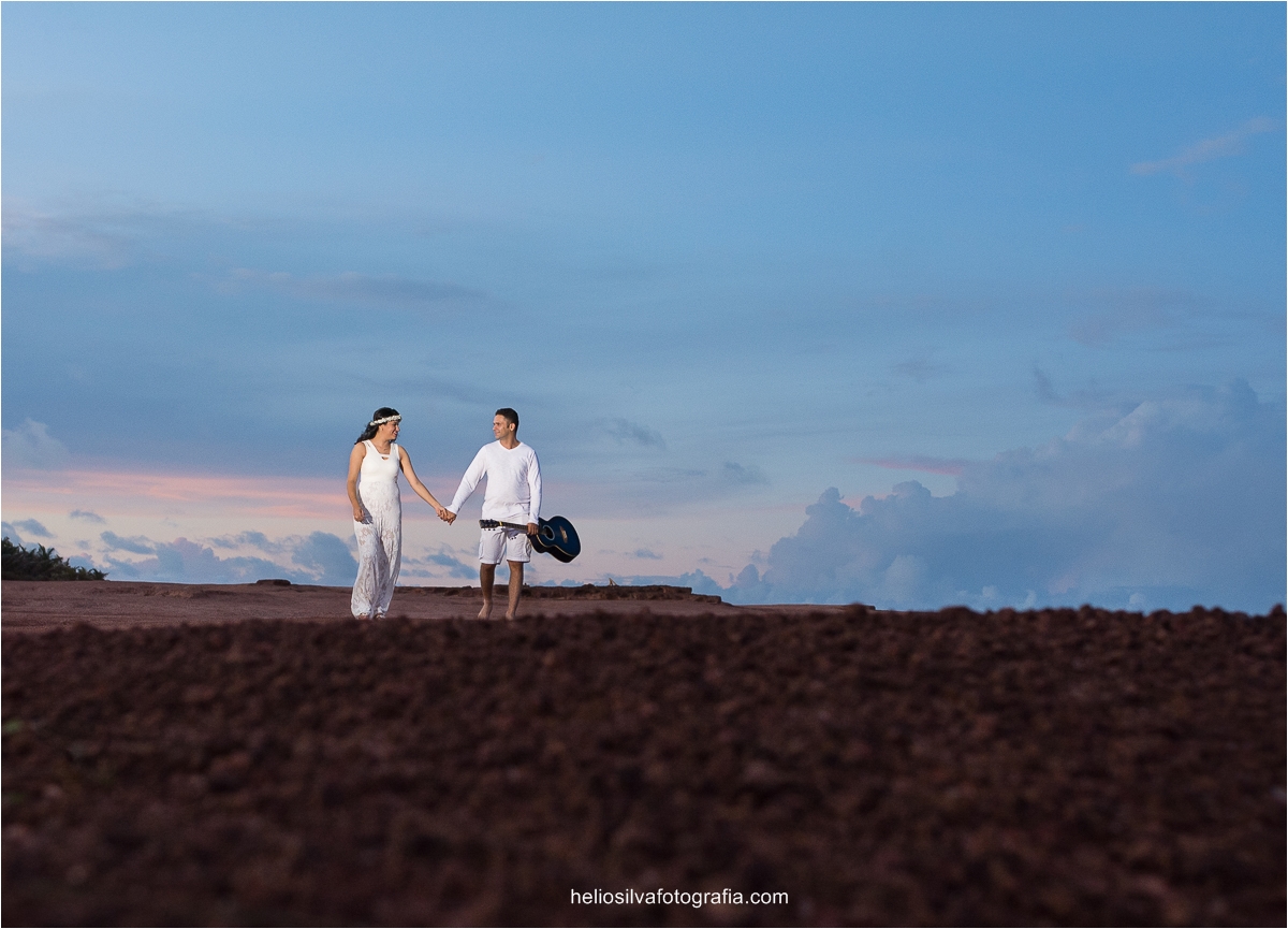 fotos na praia com violão, ensaio na praia